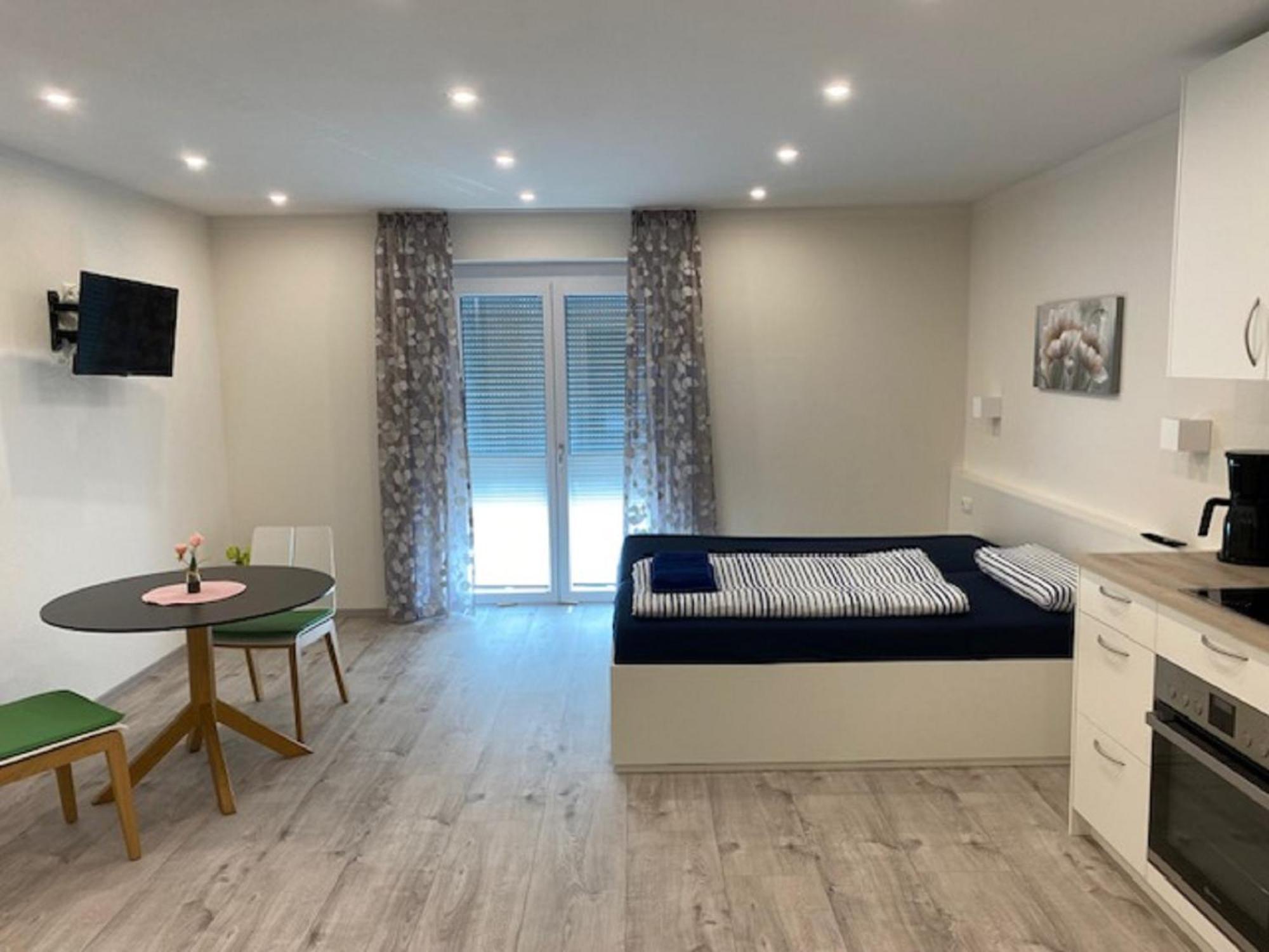 Ferber 28 Apartment *