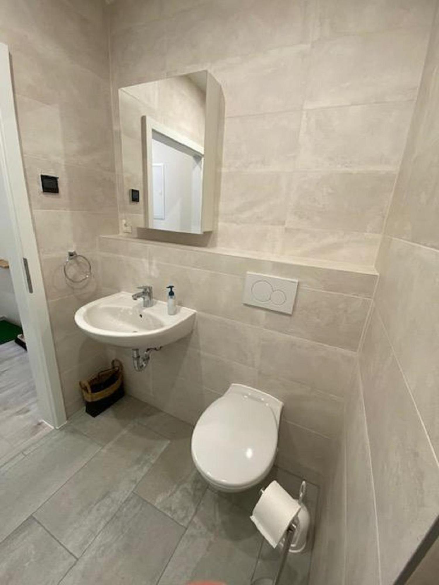 Ferber 28 Apartment *